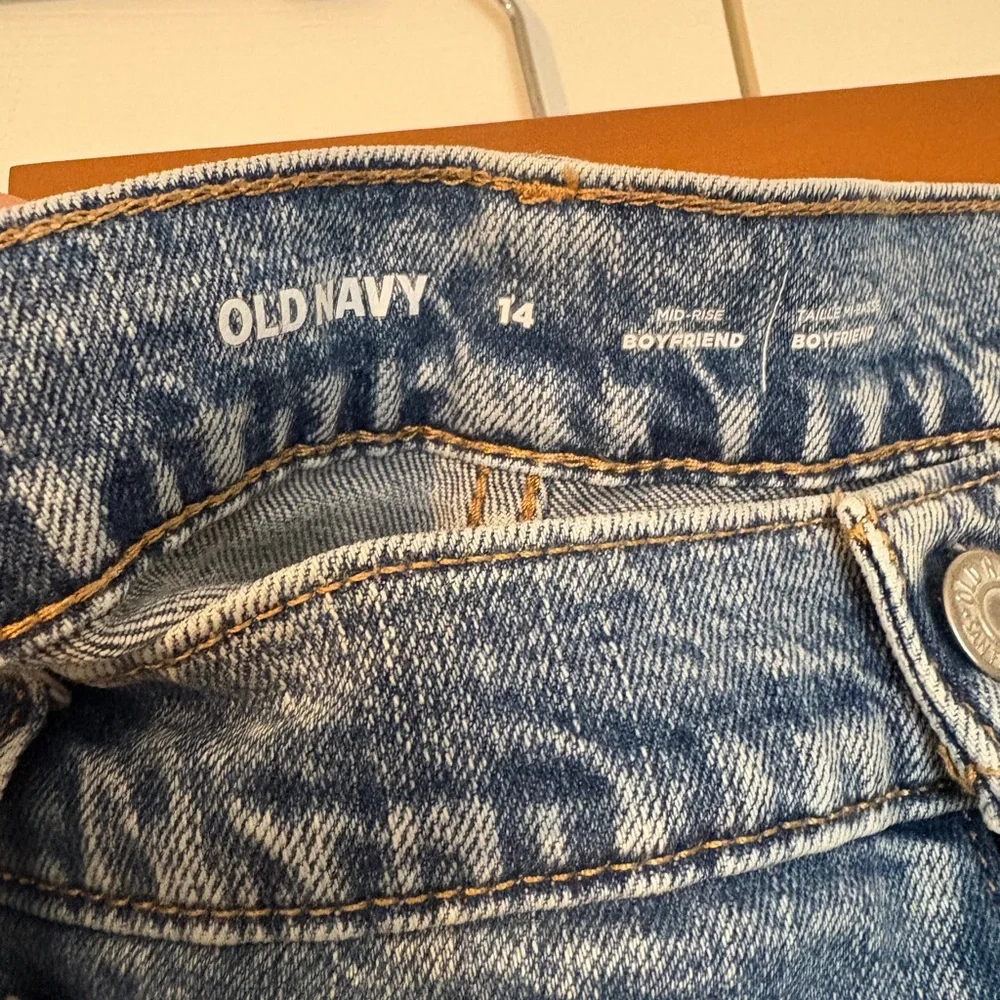 Old Navy Women's Boyfriend Jeans in Light Blue - Picture 5 of 5
